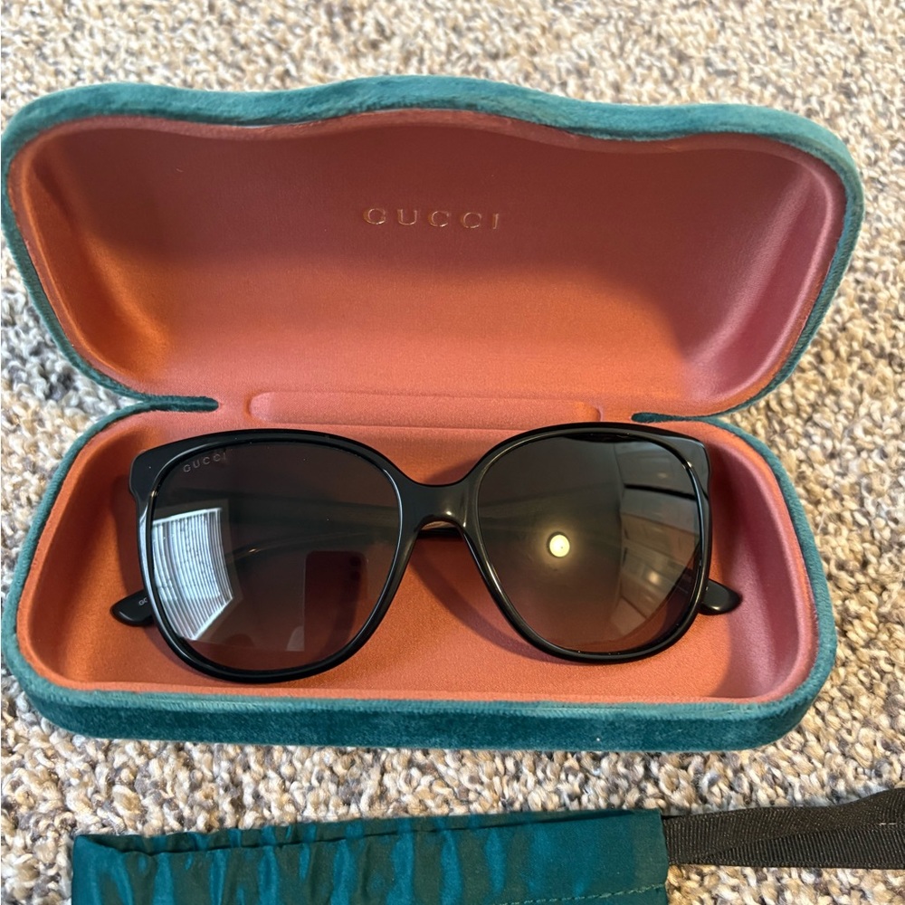 NEW GUCCI Black Gold Oversized Sunglasses Italy - GG3819/S Y6C9O 55mm - Picture 5 of 10